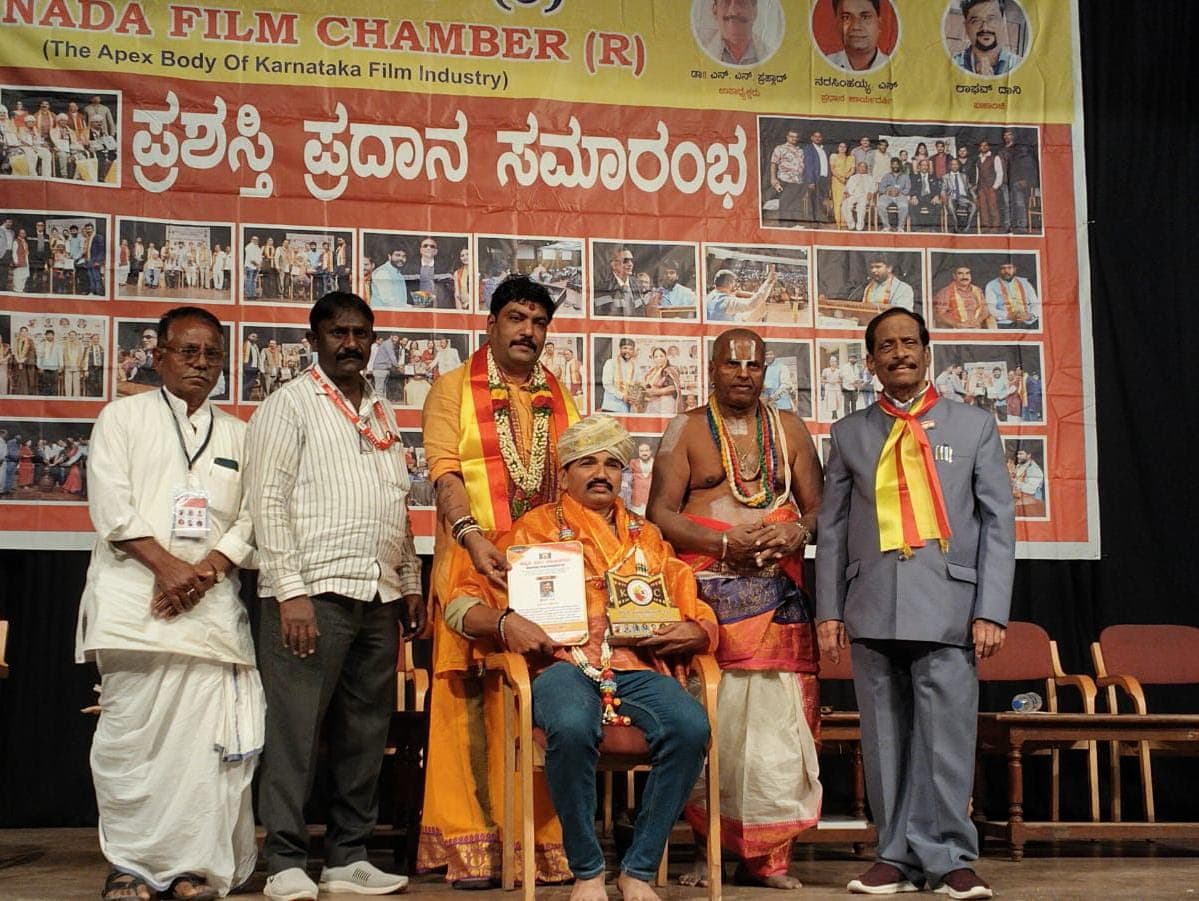 ಸಯನ್ಸ್ ಪ್ರಾಜೆಕ್ಟ್ ಡಿಸೈನರ್ ಪ್ರವೀಣ್ ಭಟ್ ಗೆ "ಶಿಕ್ಷಣ ಸೇವಾರತ್ನ "ಪ್ರಶಸ್ತಿ.