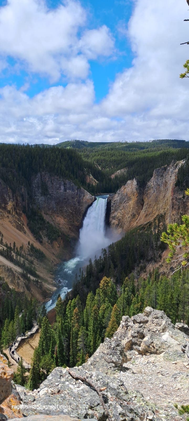 ಗೀಸರ್ ಗಳಾಚೆಗಿನ ಯೆಲ್ಲೋಸ್ಟೋನ್ ಸೌಂದರ್ಯ